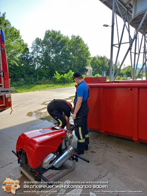 20220627 Feuerwehr versorgt zwei Reitställe und ein Biomasseheizkraftwerk nach Wasserrohrbruch  Foto: Freiwillige Feuerwehr Tribuswinkel