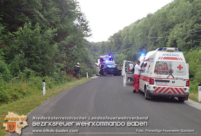 20220630 Pensionist verunglckt mit Kleinwagen auf der L4007 im Gemeindegebiet Bad Vslau-Gainfarn  Foto: Freiwillige Feuerwehr Gainfarn