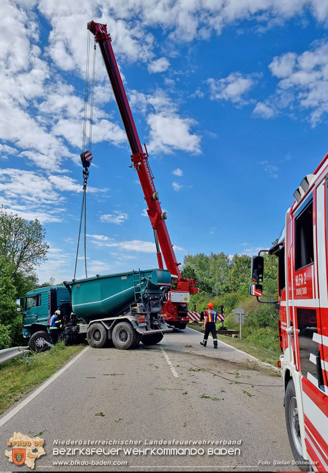 20220712 Folgenschwerer Verkehrsunfall auf der L157 Umfahrung Oeynhausen  Foto: Stefan Schneider