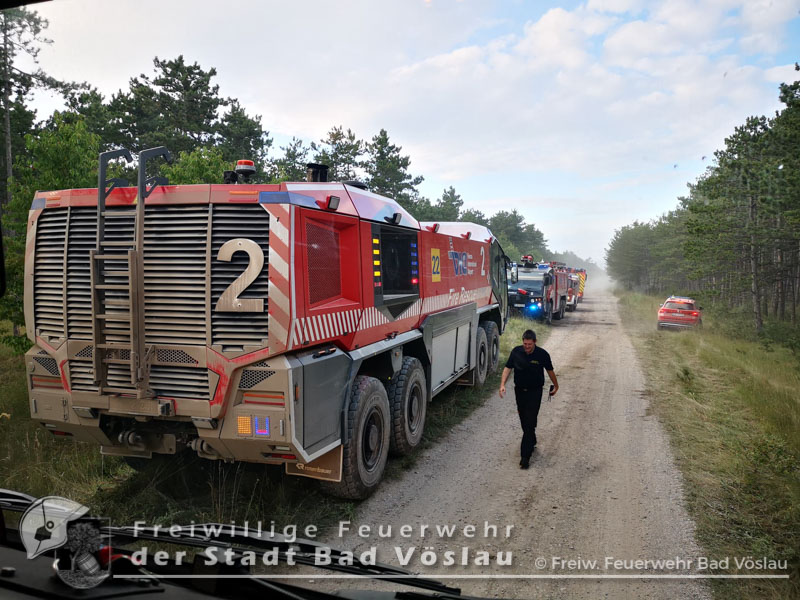 20220713 Großbrand auf Militärgelände in Großmittel Foto: Freiwillige Feuerwehr Stadt Bad Vöslau 20220713 Großbrand auf Militärgelände in Großmittel Foto: Freiwillige Feuerwehr Stadt Bad Vöslau