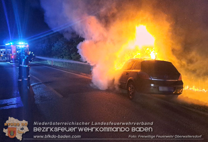 20220723 Fahrzeug fing bei Abschleppversuch Feuer  Foto: Freiwillige Feuerwehr Oberwaltersdorf