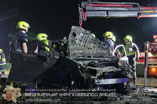 20220723 Fahrzeug fing bei Abschleppversuch Feuer  Foto: Stefan Schneider BFKDO Baden