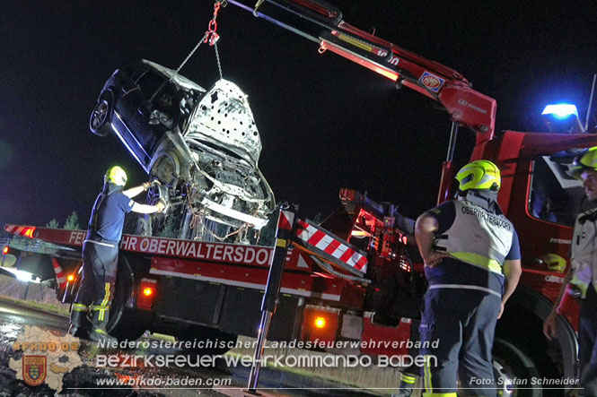 20220723 Fahrzeug fing bei Abschleppversuch Feuer  Foto: Stefan Schneider BFKDO Baden