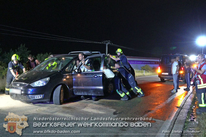 20220723 Fahrzeug fing bei Abschleppversuch Feuer  Foto: Stefan Schneider BFKDO Baden