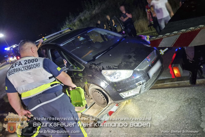 20220723 Fahrzeug fing bei Abschleppversuch Feuer  Foto: Stefan Schneider BFKDO Baden