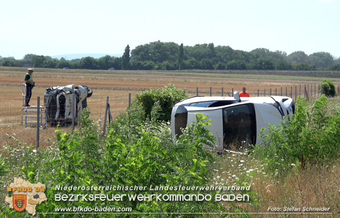 20220725 Spektakulrer Verkehrsunfall auf der A2 Sdautobahn im Gemeindegebiet Traiskirchen  Foto: Stefan Schneider BFKDO BADEN