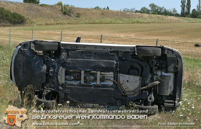 20220725 Spektakulrer Verkehrsunfall auf der A2 Sdautobahn im Gemeindegebiet Traiskirchen  Foto: Stefan Schneider BFKDO BADEN