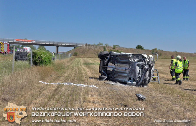 20220725 Spektakulrer Verkehrsunfall auf der A2 Sdautobahn im Gemeindegebiet Traiskirchen  Foto: Stefan Schneider BFKDO BADEN