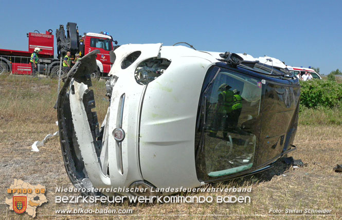 20220725 Spektakulrer Verkehrsunfall auf der A2 Sdautobahn im Gemeindegebiet Traiskirchen  Foto: Stefan Schneider BFKDO BADEN