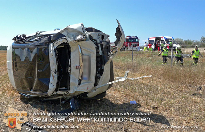 20220725 Spektakulrer Verkehrsunfall auf der A2 Sdautobahn im Gemeindegebiet Traiskirchen  Foto: Stefan Schneider BFKDO BADEN