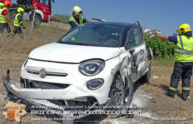 20220725 Spektakulrer Verkehrsunfall auf der A2 Sdautobahn im Gemeindegebiet Traiskirchen  Foto: Stefan Schneider BFKDO BADEN