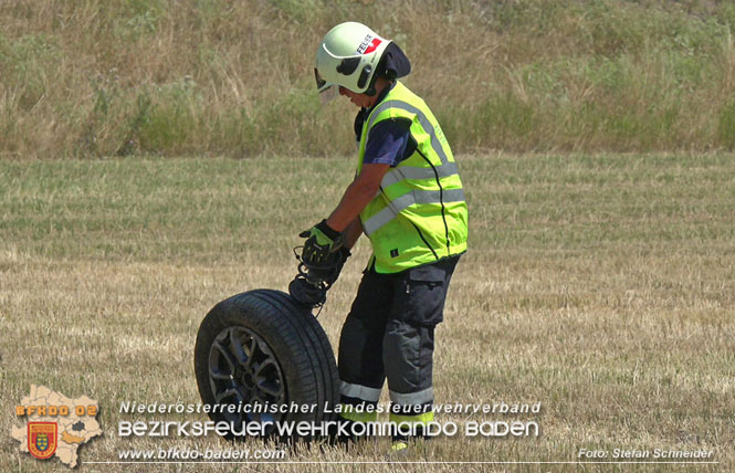 20220725 Spektakulrer Verkehrsunfall auf der A2 Sdautobahn im Gemeindegebiet Traiskirchen  Foto: Stefan Schneider BFKDO BADEN