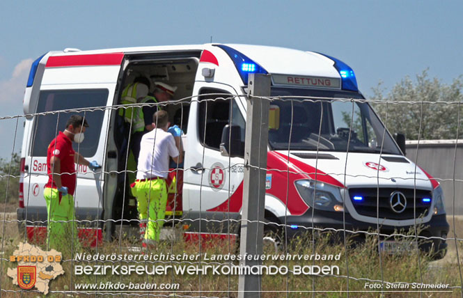 20220725 Spektakulrer Verkehrsunfall auf der A2 Sdautobahn im Gemeindegebiet Traiskirchen  Foto: Stefan Schneider BFKDO BADEN