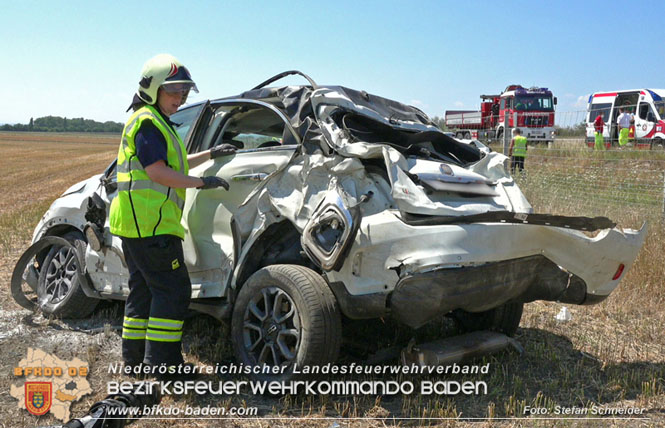 20220725 Spektakulrer Verkehrsunfall auf der A2 Sdautobahn im Gemeindegebiet Traiskirchen  Foto: Stefan Schneider BFKDO BADEN