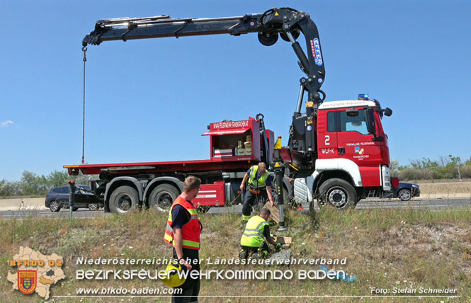 20220725 Spektakulrer Verkehrsunfall auf der A2 Sdautobahn im Gemeindegebiet Traiskirchen  Foto: Stefan Schneider BFKDO BADEN