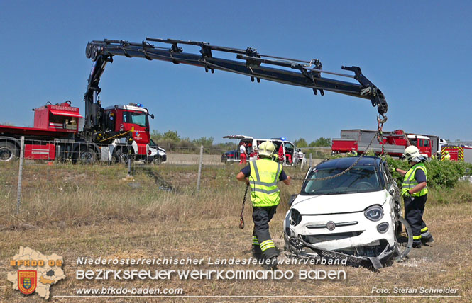 20220725 Spektakulrer Verkehrsunfall auf der A2 Sdautobahn im Gemeindegebiet Traiskirchen  Foto: Stefan Schneider BFKDO BADEN