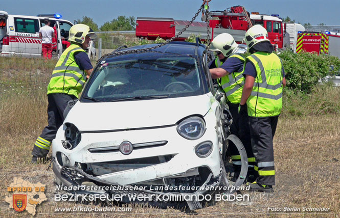 20220725 Spektakulrer Verkehrsunfall auf der A2 Sdautobahn im Gemeindegebiet Traiskirchen  Foto: Stefan Schneider BFKDO BADEN