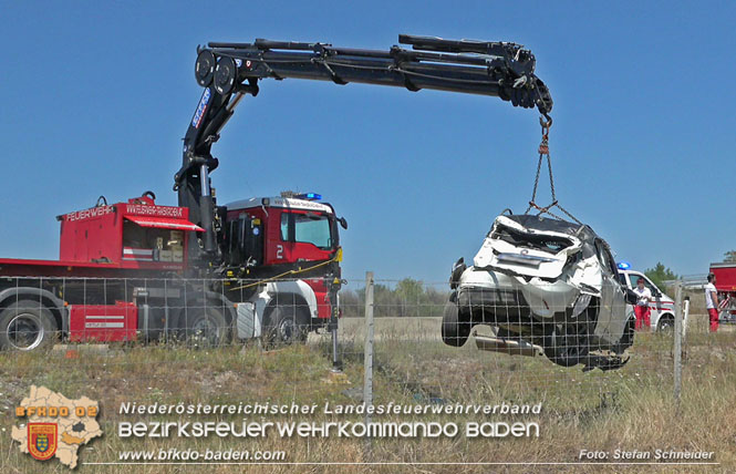 20220725 Spektakulrer Verkehrsunfall auf der A2 Sdautobahn im Gemeindegebiet Traiskirchen  Foto: Stefan Schneider BFKDO BADEN