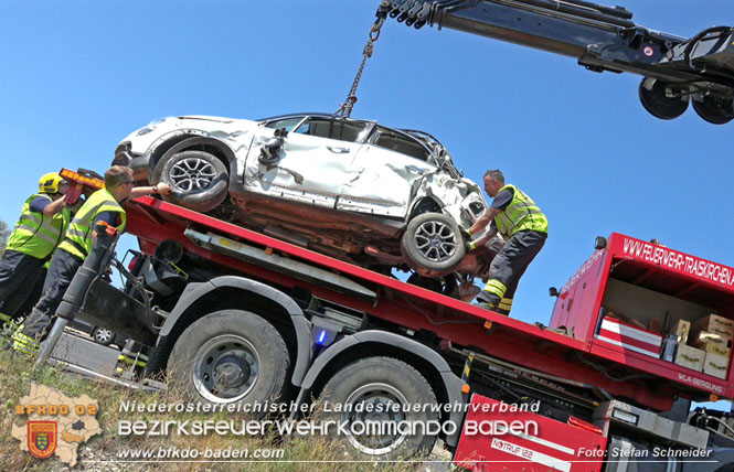 20220725 Spektakulrer Verkehrsunfall auf der A2 Sdautobahn im Gemeindegebiet Traiskirchen  Foto: Stefan Schneider BFKDO BADEN