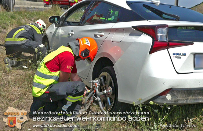 20220725 Spektakulrer Verkehrsunfall auf der A2 Sdautobahn im Gemeindegebiet Traiskirchen  Foto: Stefan Schneider BFKDO BADEN