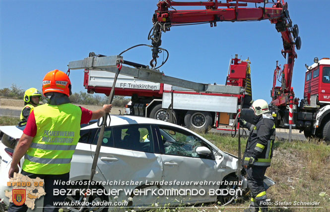 20220725 Spektakulrer Verkehrsunfall auf der A2 Sdautobahn im Gemeindegebiet Traiskirchen  Foto: Stefan Schneider BFKDO BADEN