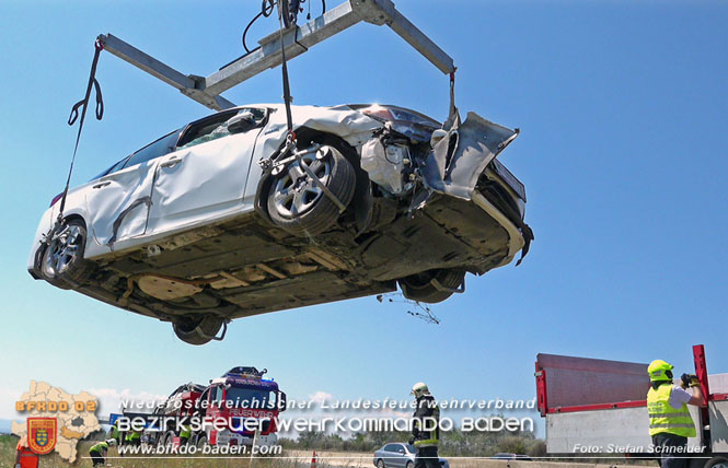 20220725 Spektakulrer Verkehrsunfall auf der A2 Sdautobahn im Gemeindegebiet Traiskirchen  Foto: Stefan Schneider BFKDO BADEN