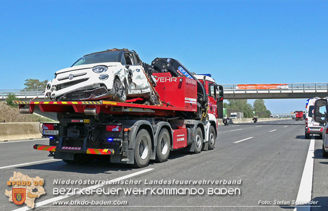 20220725 Spektakulrer Verkehrsunfall auf der A2 Sdautobahn im Gemeindegebiet Traiskirchen  Foto: Stefan Schneider BFKDO BADEN