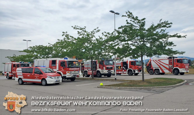 20220726 Ladung von Altpapiersammelfahrzeug geriet in Brand in Baden Ortsteil Leesdorf  Foto: Stefan Wagner / Freiwillige Feuerwehr Baden-Leesdorf