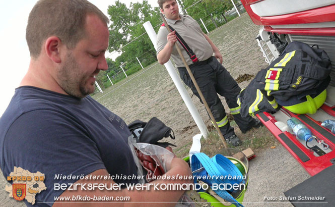 20220802 20220802 Schadstoffeinsatz wegen Gebrechen an Heizl-Tank in Baden Ortsteil Leesdorf  Foto: Stefan Schneider BFK BADEN