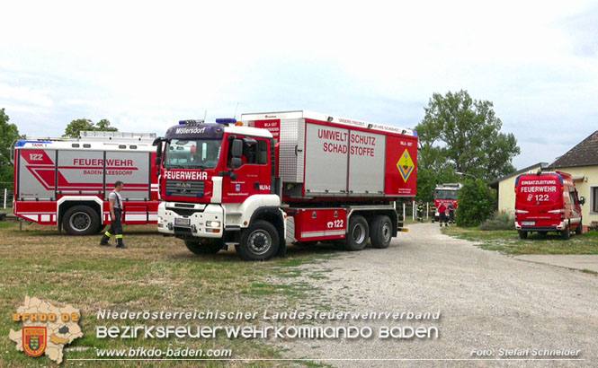 20220802 20220802 Schadstoffeinsatz wegen Gebrechen an Heizl-Tank in Baden Ortsteil Leesdorf  Foto: Stefan Schneider BFK BADEN