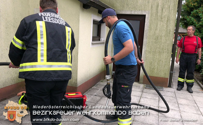 20220802 20220802 Schadstoffeinsatz wegen Gebrechen an Heizl-Tank in Baden Ortsteil Leesdorf  Foto: Stefan Schneider BFK BADEN