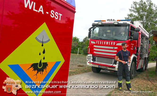 20220802 20220802 Schadstoffeinsatz wegen Gebrechen an Heizöl-Tank in Baden Ortsteil Leesdorf Foto: Stefan Schneider BFK BADEN 20220802 20220802 Schadstoffeinsatz wegen Gebrechen an Heizöl-Tank in Baden Ortsteil Leesdorf Foto: Stefan Schneider BFK BADEN