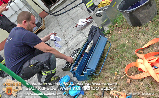 20220802 20220802 Schadstoffeinsatz wegen Gebrechen an Heizl-Tank in Baden Ortsteil Leesdorf  Foto: Stefan Schneider BFK BADEN