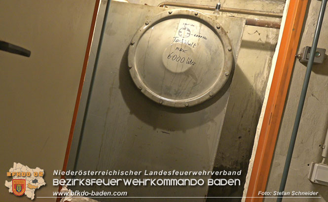 20220802 20220802 Schadstoffeinsatz wegen Gebrechen an Heizöl-Tank in Baden Ortsteil Leesdorf Foto: Stefan Schneider BFK BADEN 20220802 20220802 Schadstoffeinsatz wegen Gebrechen an Heizöl-Tank in Baden Ortsteil Leesdorf Foto: Stefan Schneider BFK BADEN