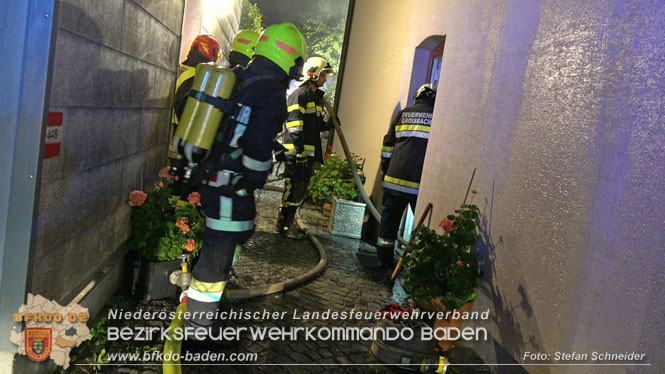 20220812 Großbrand mitten im Ortszentrum von Klausen-Leopoldsdorf   Foto: Stefan Schneider BFKDO BADEN