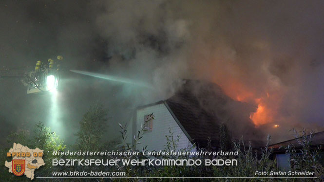 20220812 Großbrand mitten im Ortszentrum von Klausen-Leopoldsdorf Foto: Stefan Schneider BFKDO BADEN 20220812 Großbrand mitten im Ortszentrum von Klausen-Leopoldsdorf Foto: Stefan Schneider BFKDO BADEN