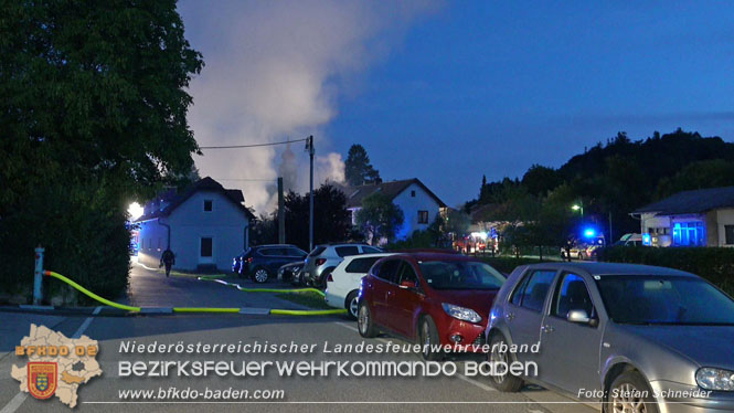 20220812 Großbrand mitten im Ortszentrum von Klausen-Leopoldsdorf   Foto: Stefan Schneider BFKDO BADEN
