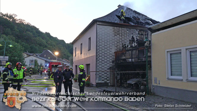 20220812 Großbrand mitten im Ortszentrum von Klausen-Leopoldsdorf Foto: Stefan Schneider BFKDO BADEN 20220812 Großbrand mitten im Ortszentrum von Klausen-Leopoldsdorf Foto: Stefan Schneider BFKDO BADEN