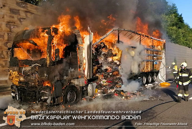 20220817 LKW Brand auf der A21 Höhe Klausen-Leopoldsdorf  Foto: Harald Schieder Freiwillige Feuerwehr Alland