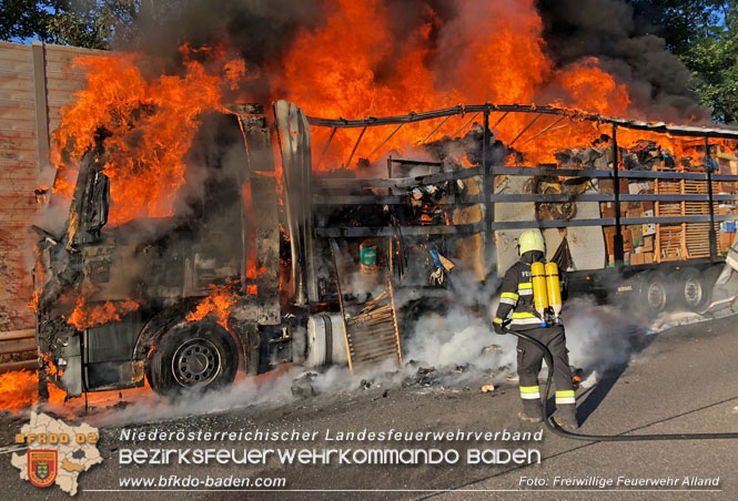 20220817 LKW Brand auf der A21 Höhe Klausen-Leopoldsdorf  Foto: Joachim Zagler Freiwillige Feuerwehr Alland