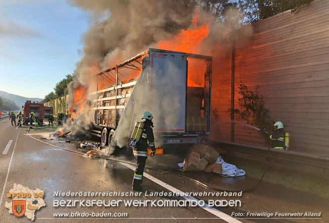20220817 LKW Brand auf der A21 Höhe Klausen-Leopoldsdorf  Foto: Joachim Zagler Freiwillige Feuerwehr Alland