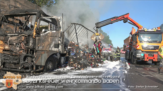 20220817 LKW Brand auf der A21 Höhe Klausen-Leopoldsdorf  Foto: Stefan Schneider BFKDO BADEN