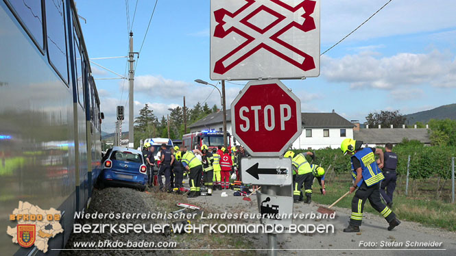 20220829 Unfall bei WLB-Bahnübergang in Pfaffstätten Foto: Stefan Schneider BFKDO BADEN 20220829 Unfall bei WLB-Bahnübergang in Pfaffstätten Foto: Stefan Schneider BFKDO BADEN