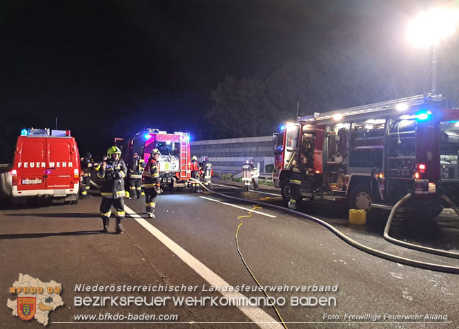 20220906 Nchtlicher Lkw Brand auf der A21 bei Alland  Foto: Harald Schieder FF Alland