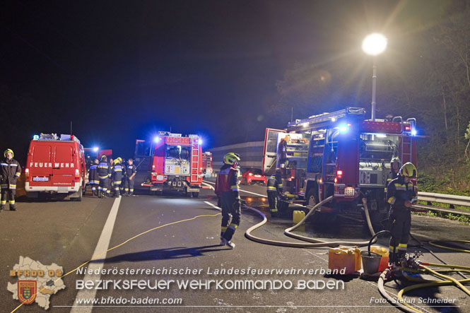 20220906 Nchtlicher Lkw Brand auf der A21 bei Alland  Foto: Stefan Schneider BFKDO BADEN