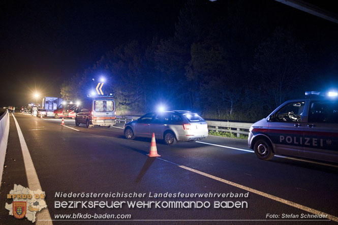 20220906 Nchtlicher Lkw Brand auf der A21 bei Alland  Foto: Stefan Schneider BFKDO BADEN