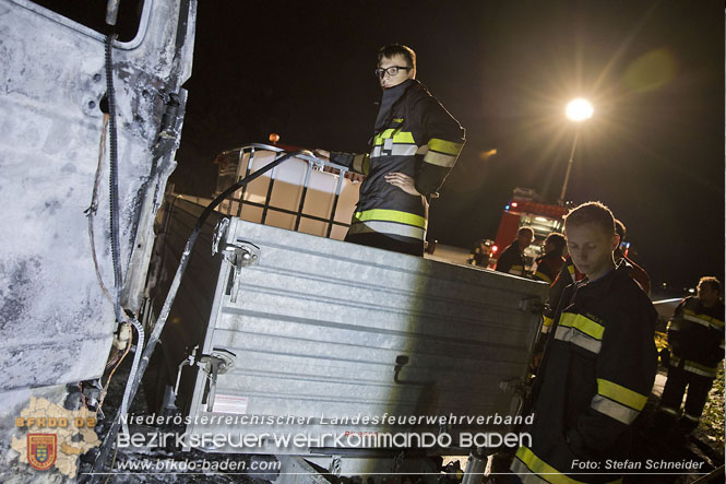 20220906 Nchtlicher Lkw Brand auf der A21 bei Alland  Foto: Stefan Schneider BFKDO BADEN