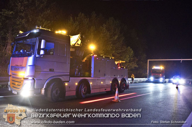 20220906 Nchtlicher Lkw Brand auf der A21 bei Alland  Foto: Stefan Schneider BFKDO BADEN