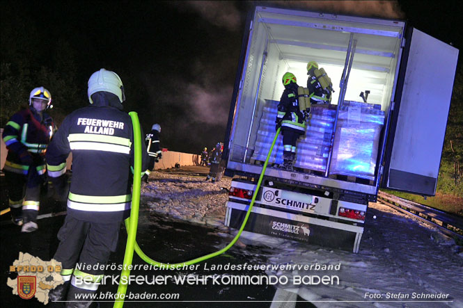 20220906 Nchtlicher Lkw Brand auf der A21 bei Alland  Foto: Stefan Schneider BFKDO BADEN