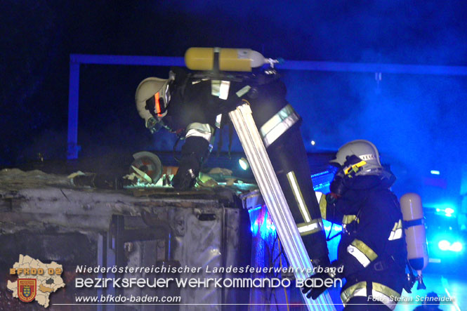 20220906 Nchtlicher Lkw Brand auf der A21 bei Alland  Foto: Stefan Schneider BFKDO BADEN